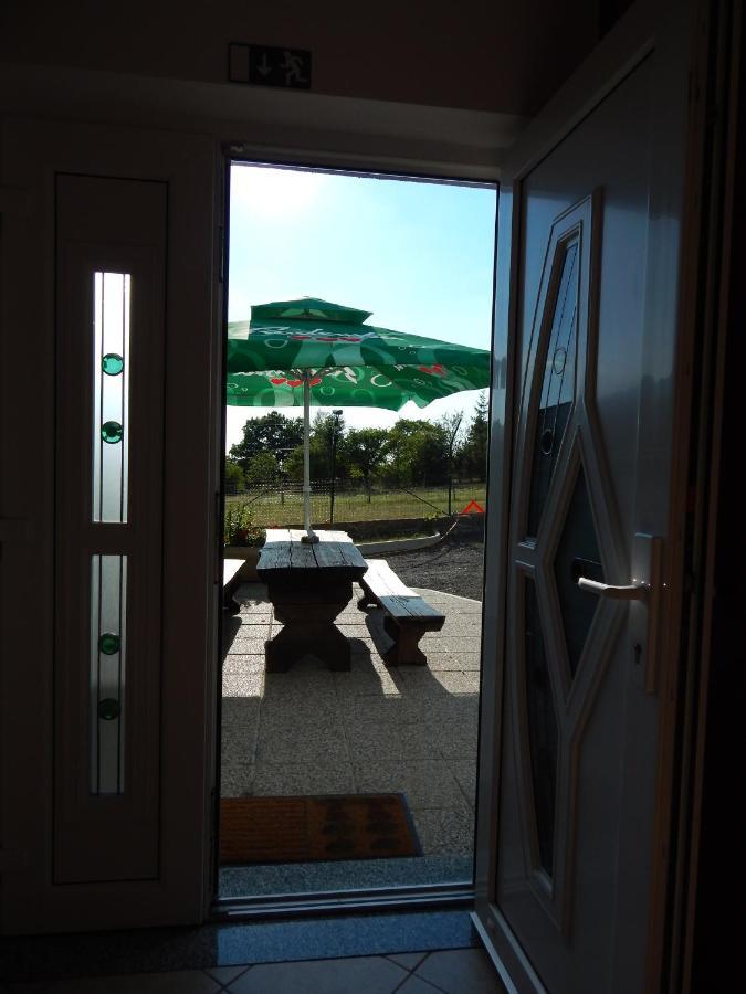 Hostel Ociski Raj Kozina Buitenkant foto
